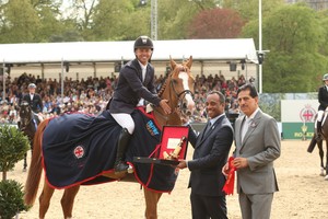 خالد والصالحي يتوجان أبطال كأس البحرين لقفز الحواجز في مهرجان ويندسور