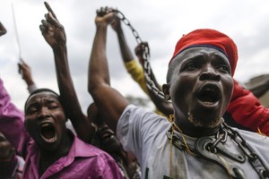 متظاهرون يطالبون بتغيير هيئة الإشراف على الانتخابات في كينيا