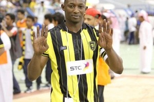 أسامة المولد يوقع مخالصة مالية مع إدارة نادي الاتحاد