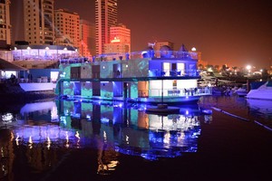 بالصور... البحرين تفتتح أول فندق عائم فئة خمس نجوم في الخليج العربي