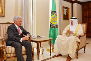 أمين عام مجلس التعاون يجتمع مع المبعوث الخاص للمملكة المتحدة الى اليمن