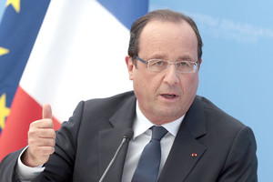 هولاند يعلن إرجاء مؤتمر باريس حول الشرق الأوسط إلى الصيف