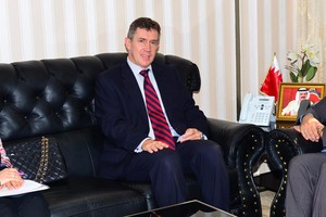 تعزيز التعاون بين 'العمل' والقطاع المصرفي لاستقطاب الكفاءات الوطنية