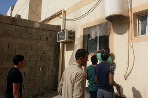 بالصور... أهالي كرانة يخمدون حريقاً اندلع في منزل وينقذون سيدة