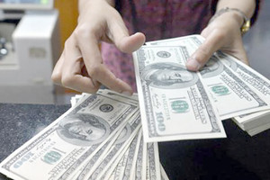 الدولار يسجل أعلى سعر في 3 أسابيع مع تجدد توقعات رفع الفائدة الأميركية