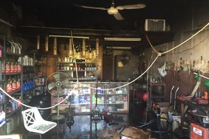 بالصور... إخماد حريق في خمس محلات بمدينة حمد