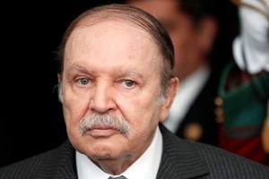 بوتفليقة يلاحق جريدة الموند قضائيا بعد اتهامه بالتورط في وثائق بنما