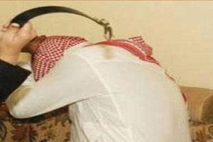 زوج يتهم زوجته بضربه وعضه وجلده بـ«العقال» في السعودية