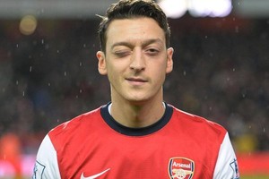 أوزيل يُحقّق رقماً قياسياً غير مسبوق في 3 دوريات أوروبية