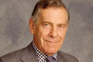 وفاة الصحافي مورلي سيفر عن 84 عاما بعد أيام من تقاعده