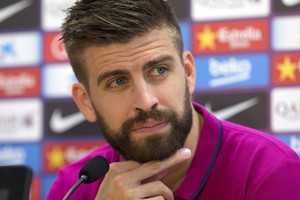 بيكيه يفتح النار مجدداً على ريال مدريد: يركزون على الأفلام ونحن على الألقاب