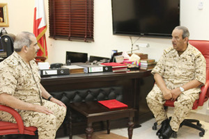 القائد العام يقوم بزيارة تفقدية إلى إحدى وحدات قوة الدفاع