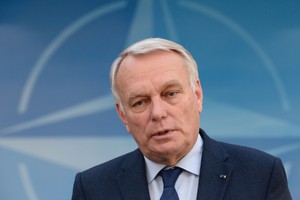 وزير الخارجية الفرنسي يؤكد عدم وجود أي مؤشر حول أسباب تحطم الطائرة المصرية