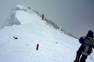 وفاة متسلقة أسترالية أثناء هبوطها من على قمة إيفرست