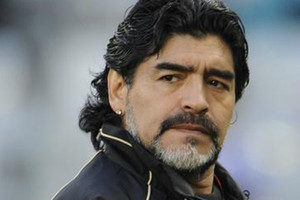 مارادونا يعلن تضامنه مع ديلما روسيف