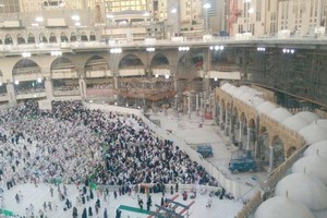 «حواجز ذكية» لتنظيم حركة المعتمرين في الحرم المكي