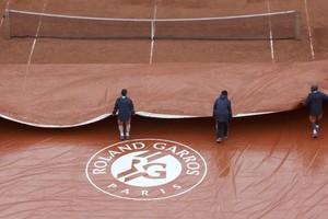 المطر يؤجل انطلاق مباريات اليوم الثاني ببطولة فرنسا للتنس