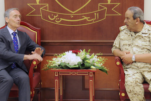 القائد العام يشيد بعلاقات الصداقة بين البحرين والمملكة المتحدة 