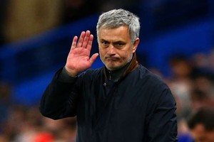 الكشف عن موعد تقديم مورينهو مدربًا لليونايتد