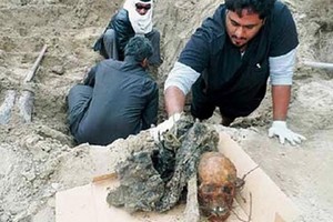 الحكم بإعدام ثلاثة متورطين بإعدام عمال بـ «مقبرة جماعية» بصفوى في السعودية