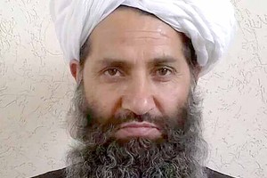 زعيم طالبان الجديد يتعهد في تسجيل صوتي بعدم المشاركة في محادثات السلام