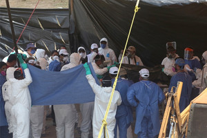 السلطات المكسيكية تبدأ استخراج أكثر من 100 جثة من مقبرة جماعية