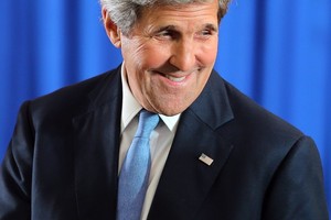 كيري يفتتح أول جامعة خاصة في فيتنام