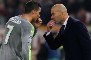 زيدان يرفض التضحية من أجل تتويج ريال مدريد!