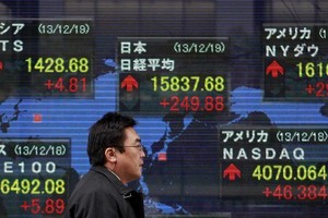 نيكي يغلق مرتفعا مع توقعات تأجيل زيادة ضريبة المبيعات في اليابان