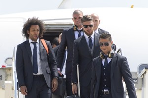 بالصور... لاعبو ريال مدريد يصلون ميلانو استعدادا لنهائي دوري الأبطال