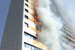 مكة: إخماد حريق في برج فندقي.. ولا إصابات