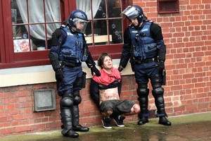 اعتقال 7 اشخاص فى هجوم على مسيرة مناهضة للعنصرية في استراليا