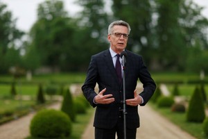 وزير الداخلية الألماني يطالب بسياسة صارمة إزاء الخلاف الدائر مع تركيا حول تأشيرة الاتحاد الاوروبي