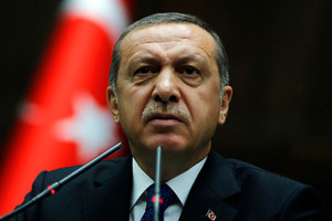 أردوغان يبدي استياءه من وضع جنود اميركيين بسورية شارة حزب الاتحاد الديمقراطي