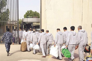 الكويت تسلم إيران 47 محكوماً ضمن اتفاقية تبادل السجناء