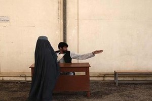 مطالب باكستانية رسمية تتيح للزوج ضرب زوجته