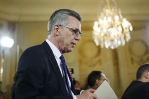 وزير الداخلية الألماني يدعو لعدم المجاهرة بالخلاف بين طرفي الاتحاد المسيحي