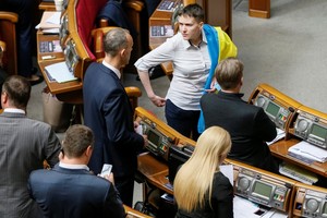 بالصور... قائدة الطائرة الأوكرانية تشغل مقعدها النيابي بعدما أفرجت عنها روسيا