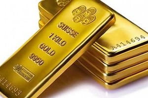 الذهب يرتفع لكنه يتجه لتكبد أكبر خسارة شهرية منذ نوفمبر