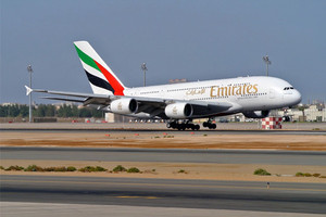 صيني يتسلل إلى طائرة إماراتية ويصل إلى دبي 'بحثا عن الثراء'