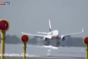 بالصور... لحظات غيرت مصير طائرة ركاب في ليفربول