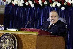 الرئيس الجزائري يعزل محافظ البنك المركزي