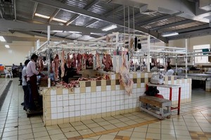 تجار لحوم يتوقعون توافر معروض وفير من اللحوم في شهر رمضان