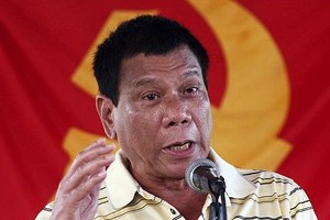 الرئيس الفلبيني المنتخب يحذر رجال الشرطة الفاسدين من مواجهة الإذلال أو الموت