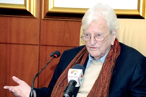 شهادات تكشف دوره المُهمَّ في تقديم الأدب العربي إلى العالم