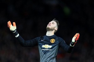 مورينيو وزيدان يبقيان دي خيا في مانشستر يونايتد