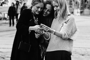 رئيس الواشنطن بوست الرقمية يشجّع المؤسسات الإخبارية على تبني وسائل التواصل الاجتماعي وأخبار المحمول