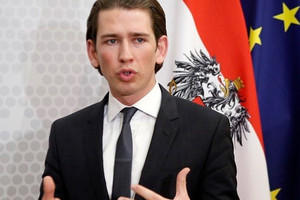 وزير الخارجية النمسوي يقترح احتجاز المهاجرين على جزر