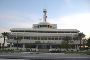 تخريج ثلاثة تلاميذ عسكريين بحرينيين من كلية الملك فهد البحرية