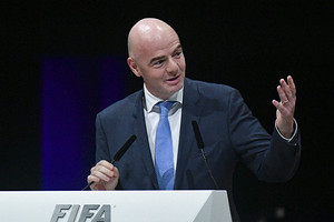 إنفانتينو يدافع عن نفسه ويرفض اتهامه بالجشع